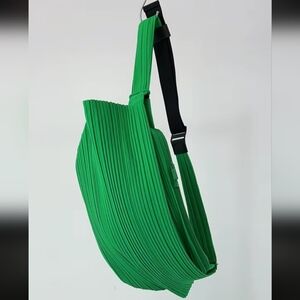 Vibrant Green Large Pleated Crossbody Bag
